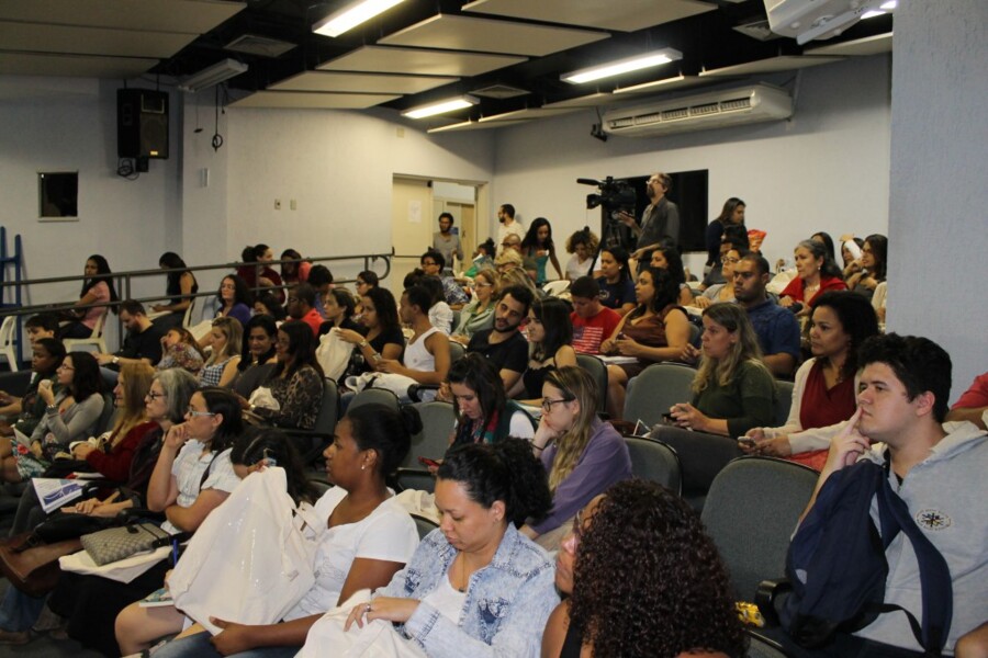 com-cerca-de-150-participantes-debate-contra-o-pl-escola-sem-partido-acontece-no-rio-de-janeiro