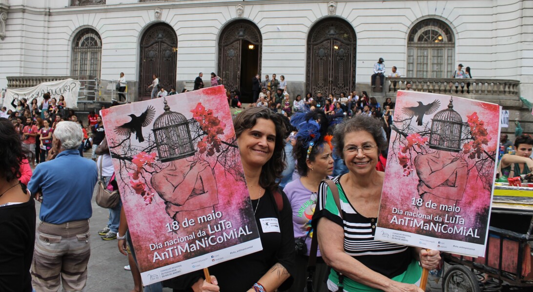 grande-tarde-da-luta-antimanicomial-reune-centenas-de-militantes-profissionais-e-usuarios-de-saude-mental-no-centro-do-rio